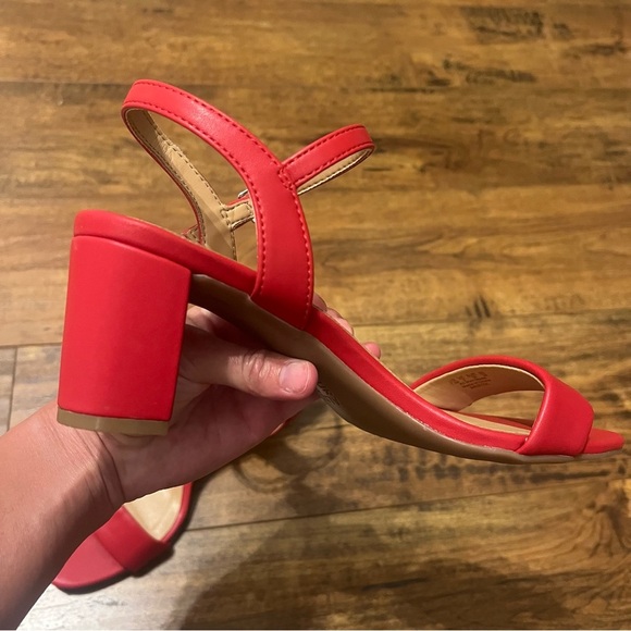 NATURALIZER Women’s Bristol Sandals Faux Red Leather Heels Size 7.5 EUC - Picture 5 of 8